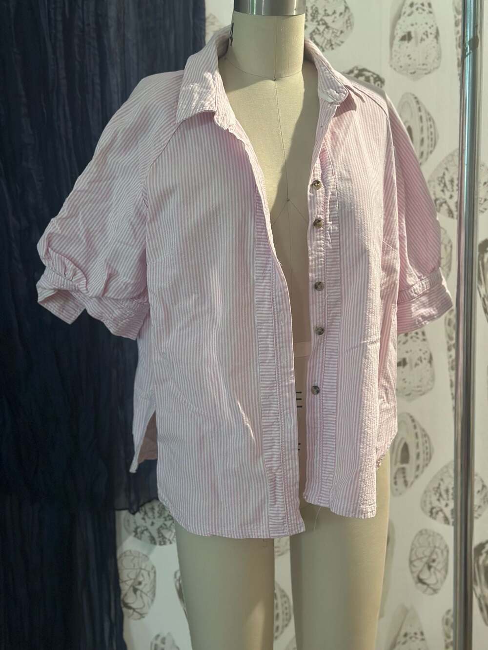 Seersucker Preppy Summer Women's Pink and White Striped Button-Down Shirt Size M